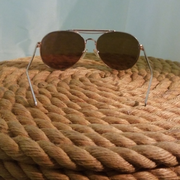 Glasses - Picture 3 of 6